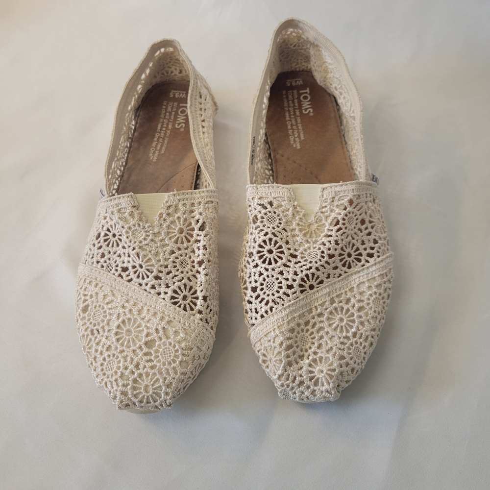 TOMS Women’s Crochet Lace Ivory Off-white Slip On Shoes